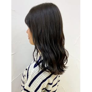 カーキベージュ ダークブラウン セミロング ウェーブ巻き