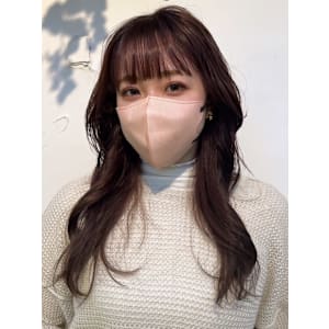 ピンクブラウン 韓国風巻き髪 ロングヘア 前髪あり