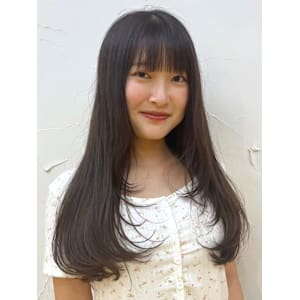 グレージュカラー ロングレイヤー ワンカール 前髪あり