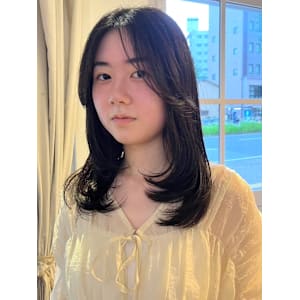 透明感カラー セミロング 顔周りレイヤー センターパート