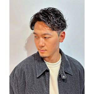 横浜ニュアンスパーマメンズ大人パーマ毛流れワンカールパーマ