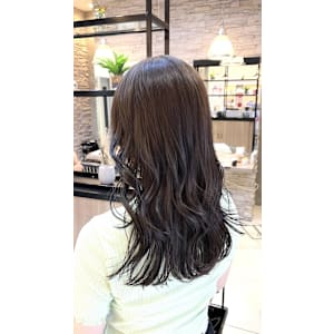 オリーブベージュ