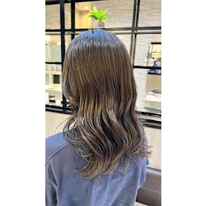 オリーブグレージュ