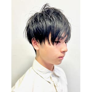 ザクザク毛束感・無造作動きの前下がりメンズショートウルフ髪型