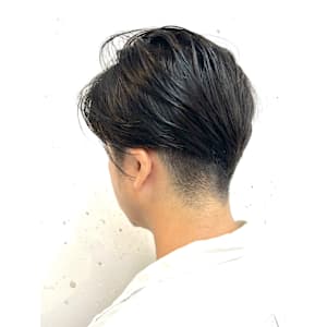 ３０代４０代５０代大人メンズ前下がりツーブロックショート髪型