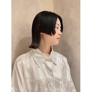 ミディアム×顔まわりレイヤー×お洒落ヘア×横浜20代10代