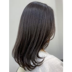 顔周りレイヤーカットくびれヘアミルクティーベージュカラー