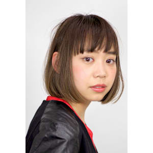 ヌケ感のあるラフな動きの大人可愛い重軽切りっぱなしボブ