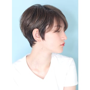 40代デザインカラーオリーブベージュ小顔レイヤーショート - INCEPTION  GINZA 銀座【インセプション】掲載中
