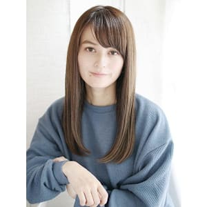 カジュアルなナチュラルストレートスタイル