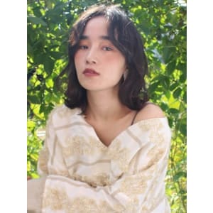 センターパート　顔周りカット　外ハネボブ　黒髪　くびれヘア