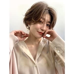 ハンサムショート　センターパート　顔周りカット　透明感カラー