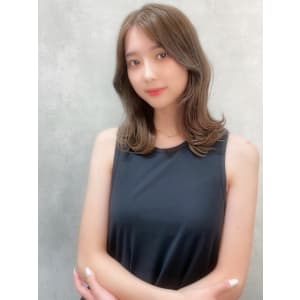 ワンレンの今っぽくびれミディ