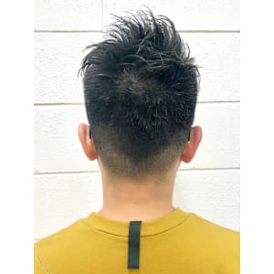 大人メンズちょっと個性的なツーブロックモヒカンショートカット