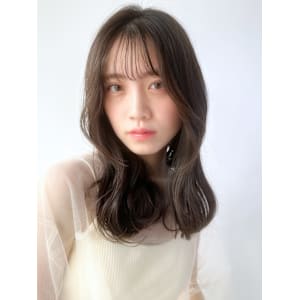 切りっぱなしの大人くびれミディ