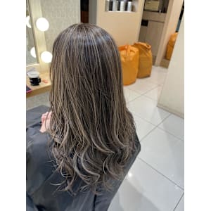 コントラストグレージュハイライト　（千田）