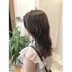 フェミニンレイヤースタイル