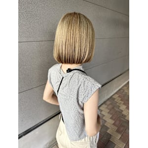 ボブ　ハイトーン　ダブルカラー