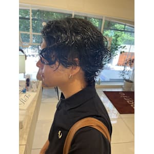 【メンズ】クセをいかすパーマ風ウルフ