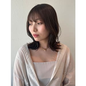 ミディアムレイヤー/ミディアム/外ハネ/20代30代40代