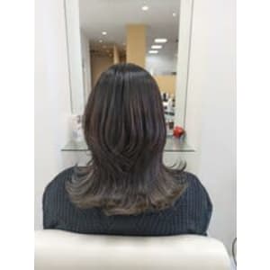 チャコールグレイ オリーブグレージュ レイヤーカット