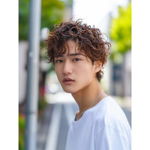 ツイストスパイラルパーマ　束感　ツーブロック