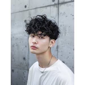 ツーブロック　波巻　ツイストスパイラルパーマ　スペインカール