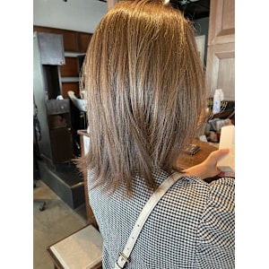 明るめベージュ