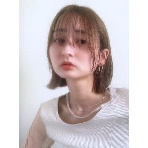 デザインカラー　レイヤーカットスタイル　アッシュベージュ