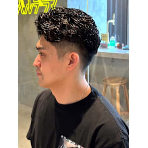 アップバング　スペインカール　刈り上げ　束感　メンズパーマ