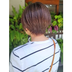 グレージュカラー　ショートボブ　白髪ぼかし　30代40代