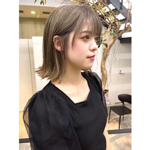 ハイトーン ミルクティーベージュ 外ハネボブ 顔周りカット