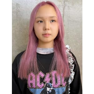 エッジーピンク 顔周りレイヤー ストレート ロングヘア