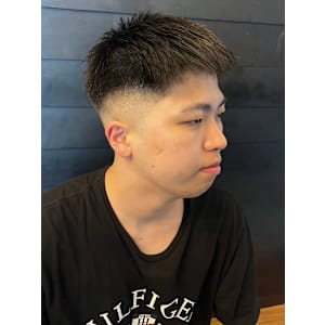 黒髪 刈り上げショート スキンフェード グラデーション