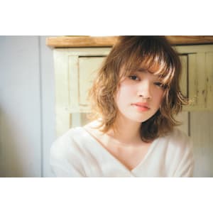 甘い抜け感無造作ウェーブ～外国人風でオフェロセミディ～