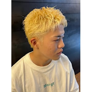 ホワイトベージュ ニュアンスパーマ スパイキーショート