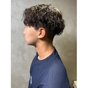 ツイスパ ツーブロックマッシュ センターパート 刈り上げ