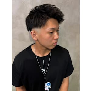 スキンフェード  ツーブロック 刈り上げ アップバング