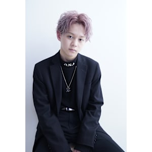 センターパートアップバング