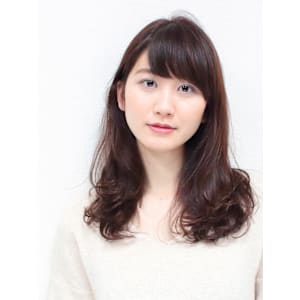 ふんわりロングヘアのデジタルパーマ