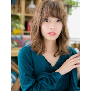 ハイライトカラー小顔外国人風くびれミディ　シルキーベージュ