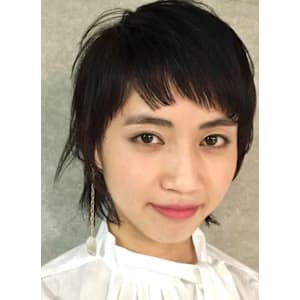 ショートバング個性的なザクザク短め前髪のウルフスタイル