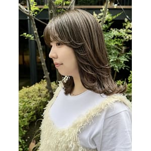 韓国風　顔周りレイヤーカット