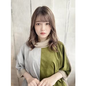 ツヤ感ベージュのヨシンモリスタイル