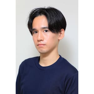 ビジネススタイルにも◎爽やかセンターパート