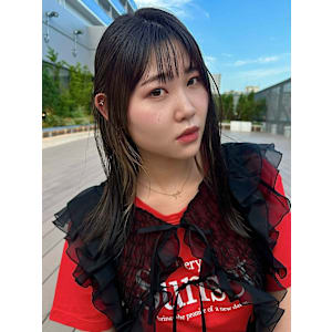 【セミロング × ストレート × インナーカラー】浅野美紀