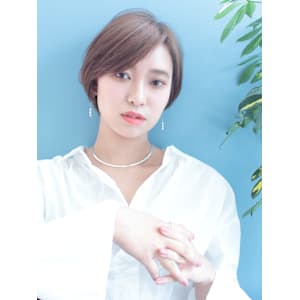 アッシュカラーのショートボブ