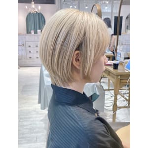 ボブ/ショートボブ/ベージュ[stylist竹田]
