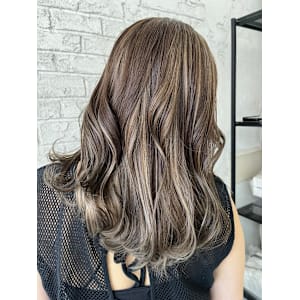 30.40代白髪ぼかしハイライトグレーベージュ