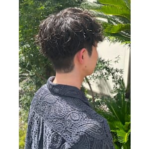 ツーブロック　ダウンパーマ　ナチュラルパーマ　刈り上げ